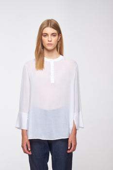 Η γυναικεία μπλούζα τρουακαρ από βισκόζη είναι μια μοντέρνα και άνετη μπλούζα που δίνει μια εντυπωσιακή εμφάνιση | Semiology.gr | 210 3416 320