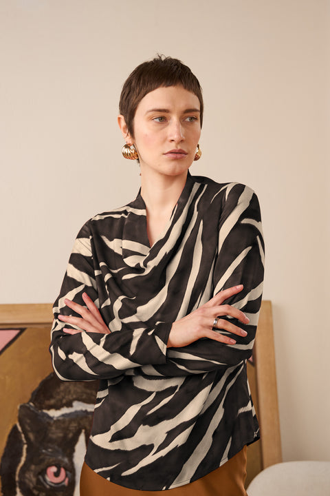 Μπλούζα animal print με χαλαρή λαιμόκοψη