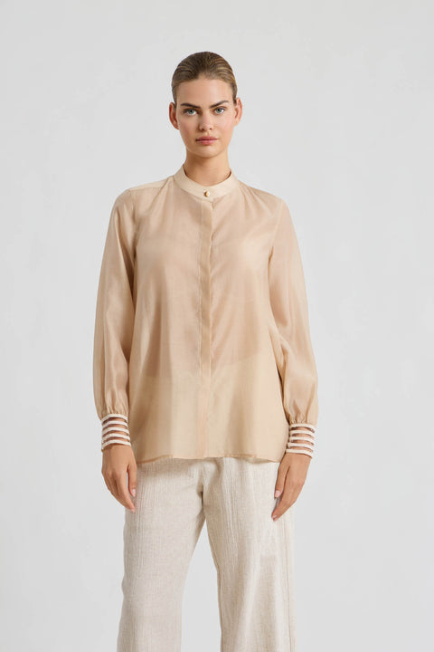 Πουκάμισο με MAO γιακά, κρυφή πατιλέτα και αέρινη υφή