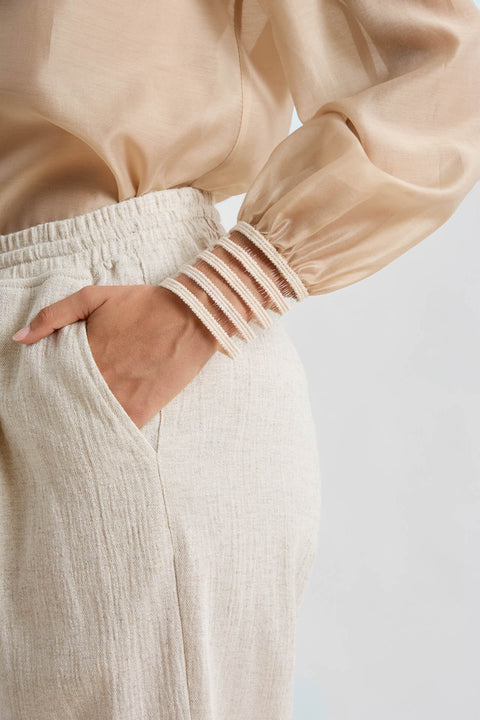 Πουκάμισο με MAO γιακά, κρυφή πατιλέτα και αέρινη υφή