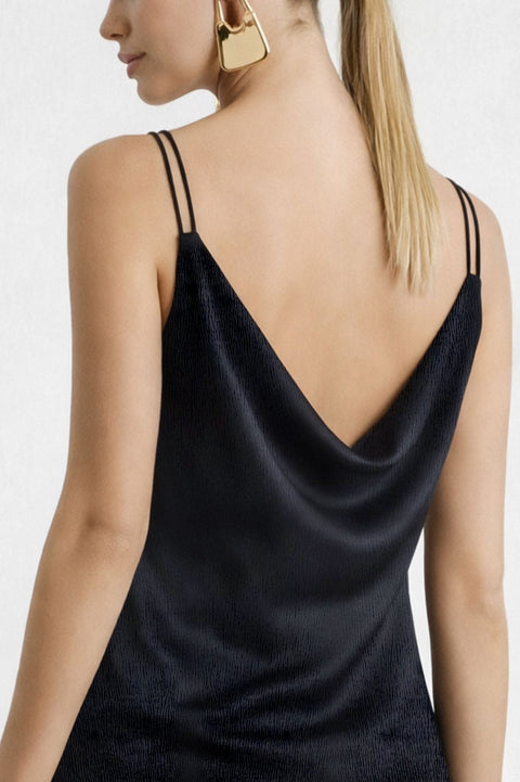 Αμάνικο top με λεπτές τιράντες και ντραπέ πλάτη