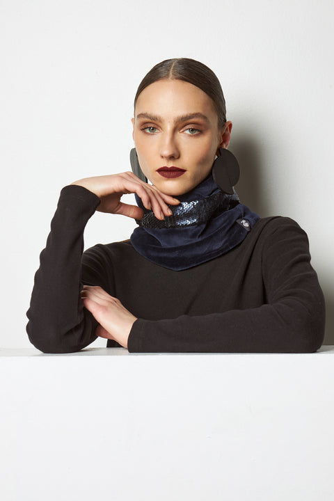 Λαιμός με τρέσα απο πούλιες.