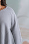 Σχεδιαστική μπλούζα καπιτονέ σε φαρδιά γραμμή με χαλαρή στρογγυλή λαιμόκοψη | Semiology.gr | Σχεδιάζουμε και παράγουμε τα ρούχα μας στην Ελλάδα | Κω 10, 14452 Αθήνα | 210 34 16 320 | info@semiology.gr